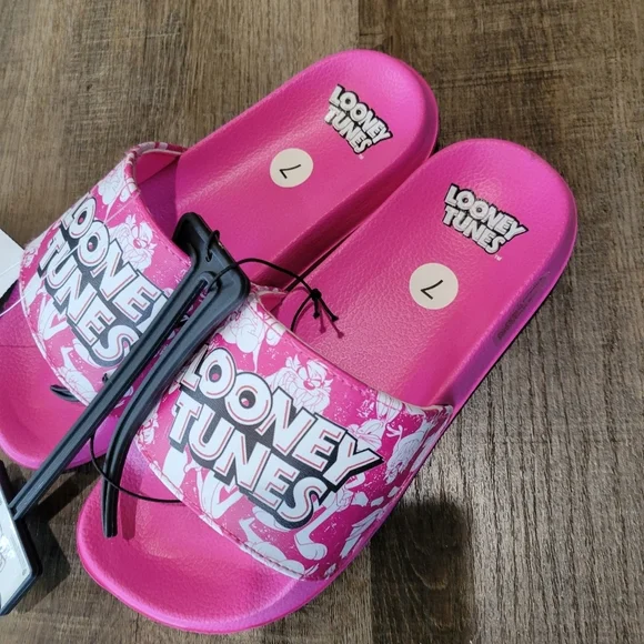 Looney Tunes Warner Bros. Kids Pink Slide Sandals - Picture 6 of 6